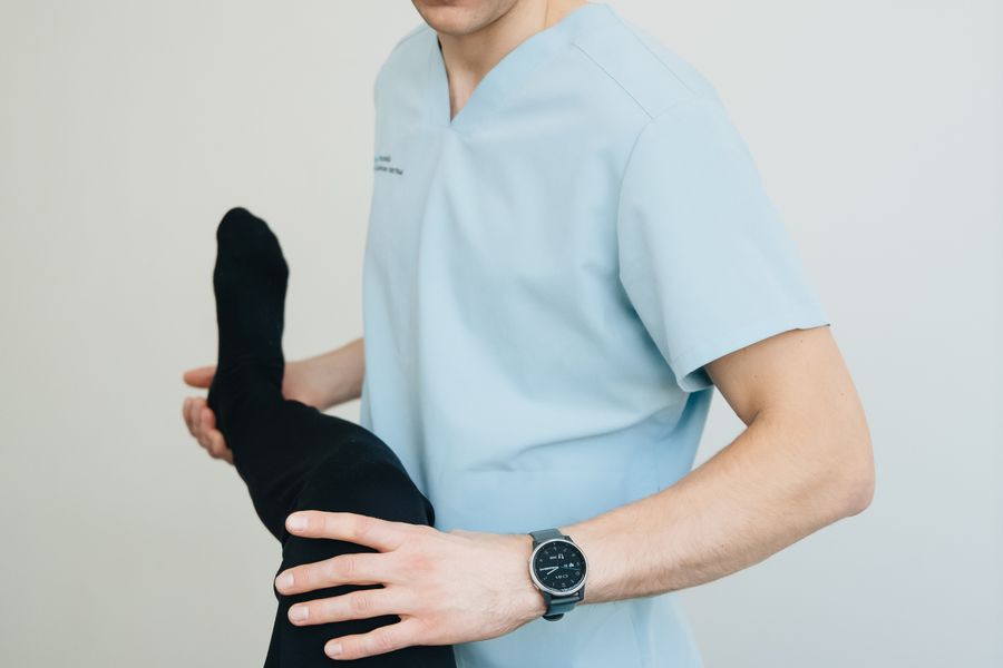 Orthopedic leg and knee physiotherapy treatment
